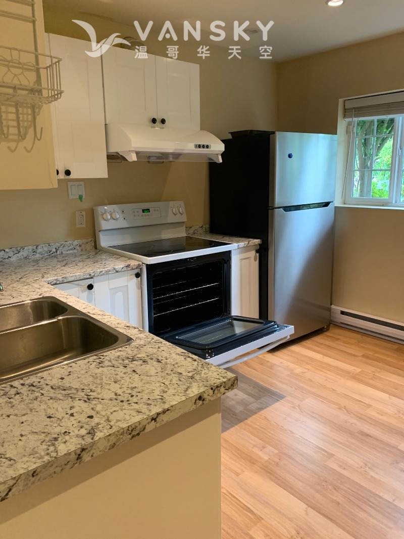 251215095104_Downstair kitchen.jpg